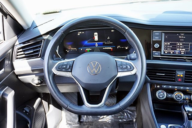 Used 2024 Volkswagen Jetta SE FWD image 27