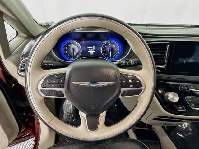 Used 2017 Chrysler Pacifica Limited FWD image 11