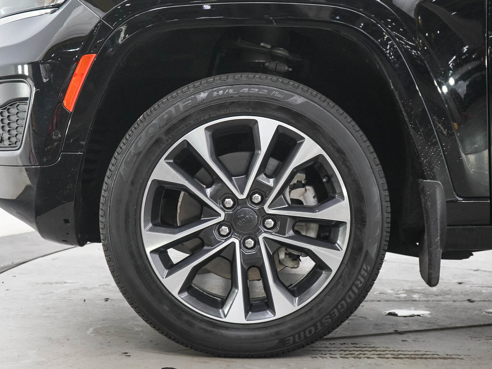 Used 2021 Jeep Grand Cherokee L Overland w/ Advanced Protech Group III AWD/4WD image 30