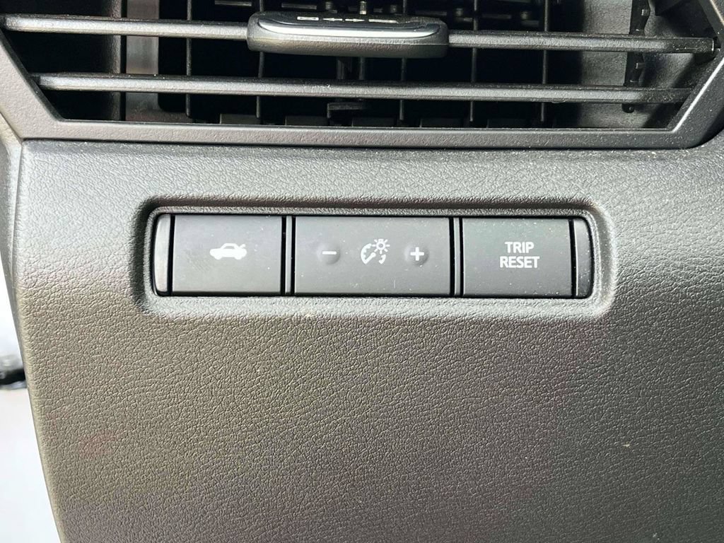 Used 2024 Nissan Altima 2.5 SR w/ SR Premium Package FWD image 16