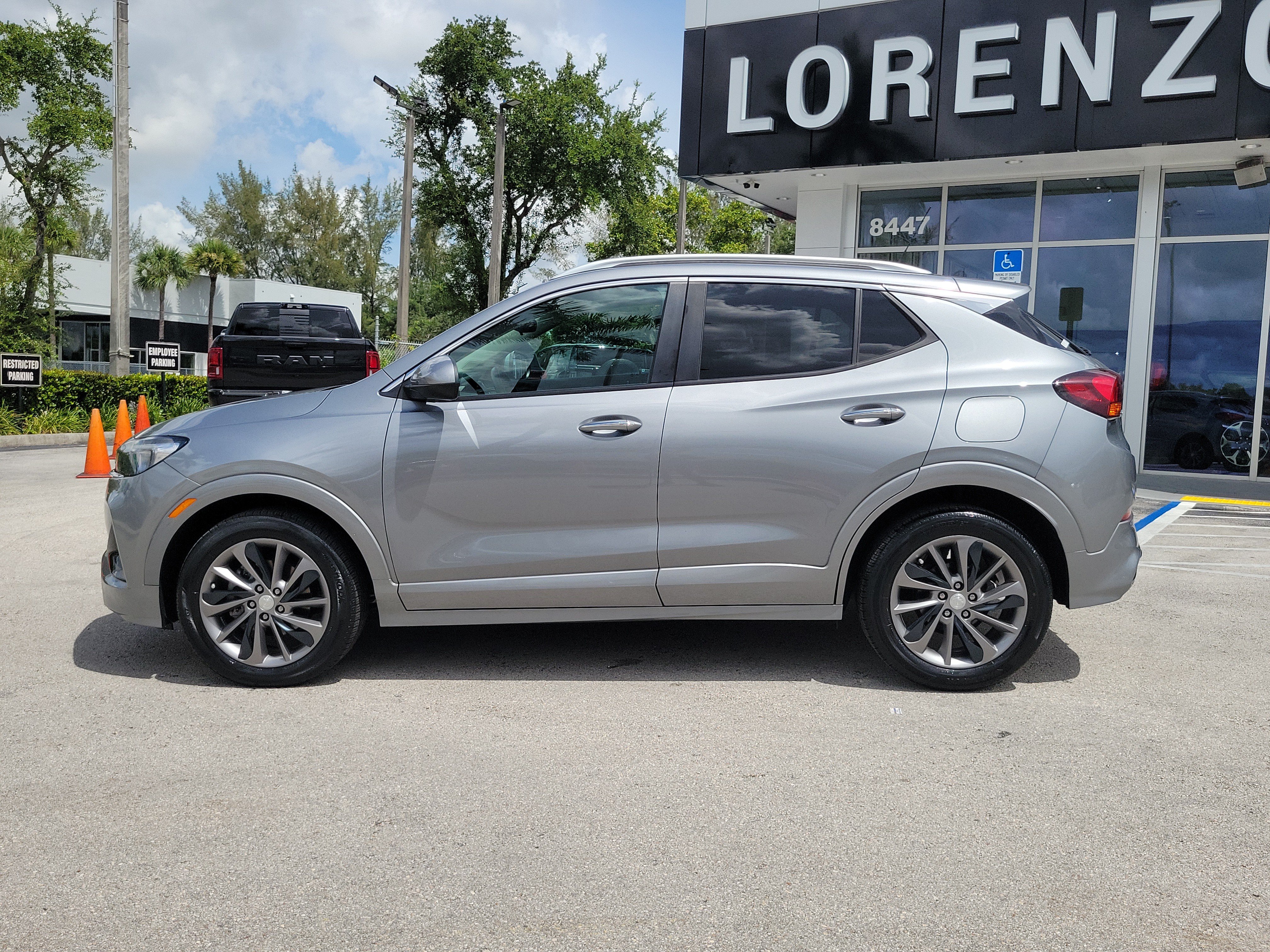 Used 2023 Buick Encore GX Select w/ Sport Touring Package FWD image 8