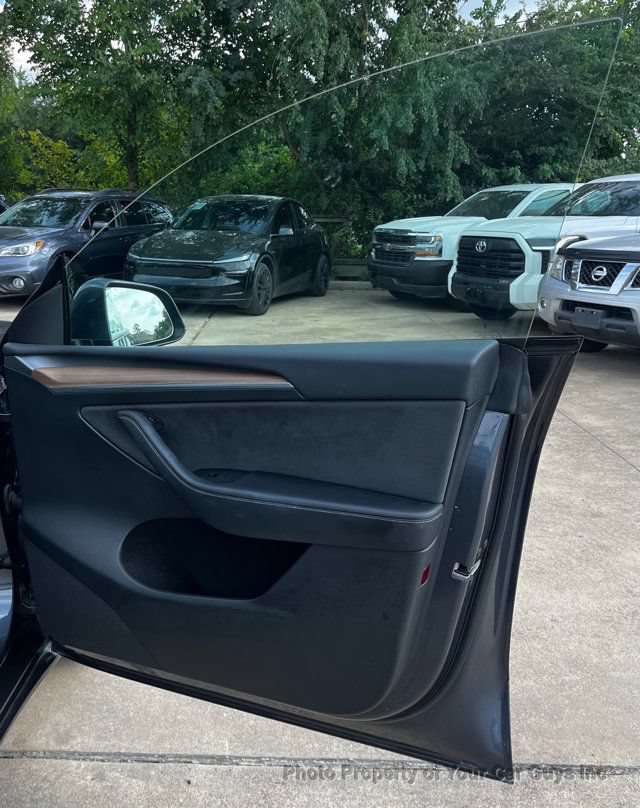 Used 2023 Tesla Model Y AWD image 28
