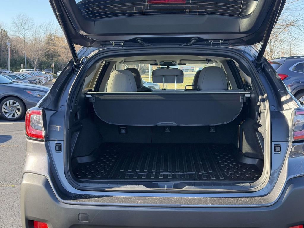 Used 2025 Subaru Outback Premium image 14