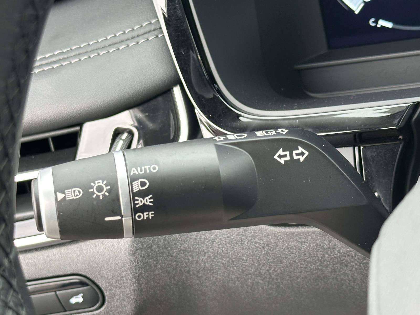 Used 2025 INFINITI QX60 Luxe image 25