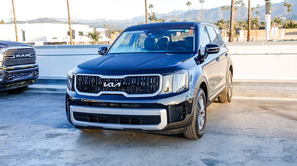 Used 2025 Kia Telluride LX image 4