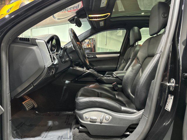 Used 2014 Porsche Cayenne GTS AWD/4WD image 6