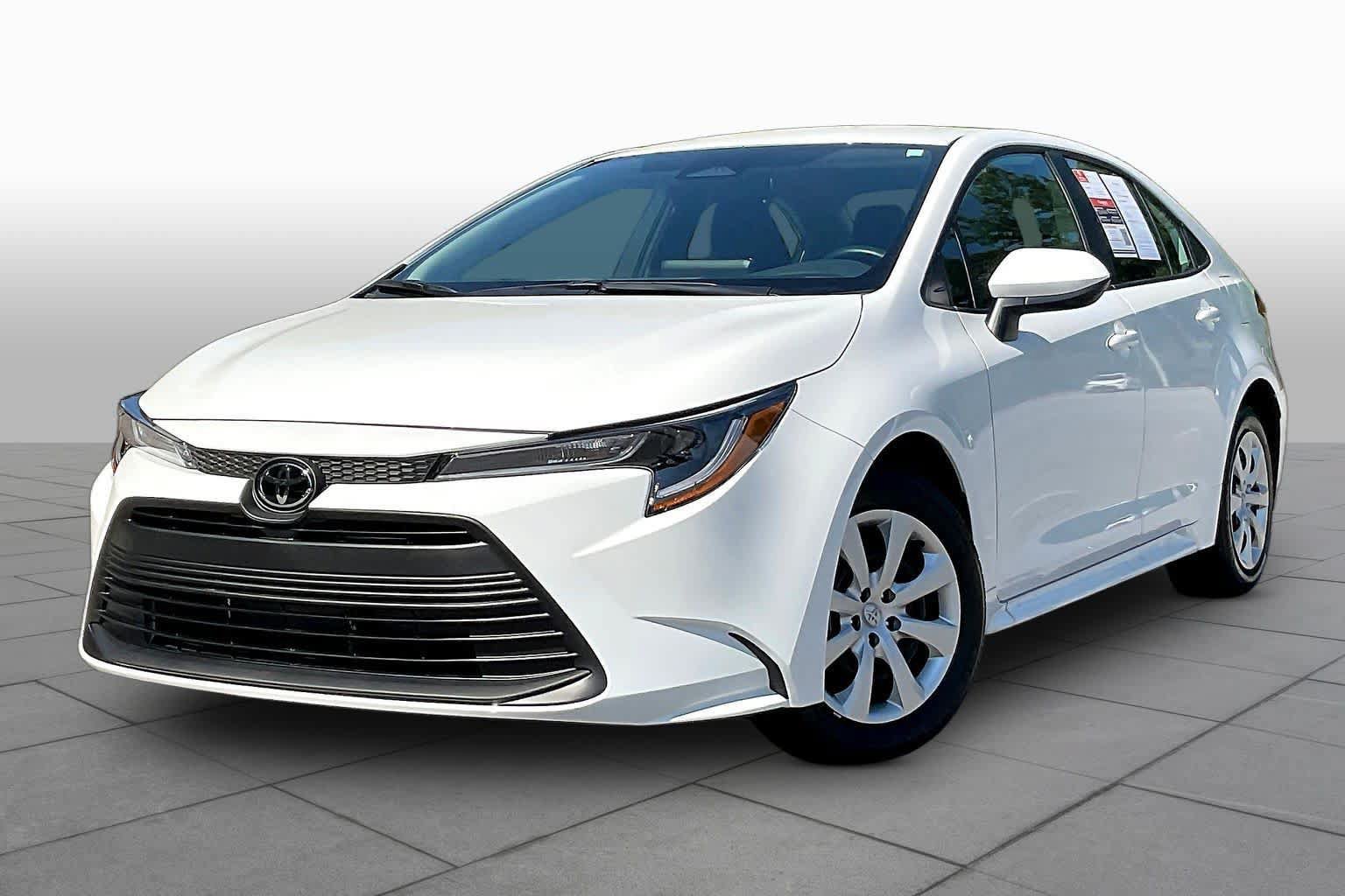Used 2026 Toyota Corolla LE FWD image 1