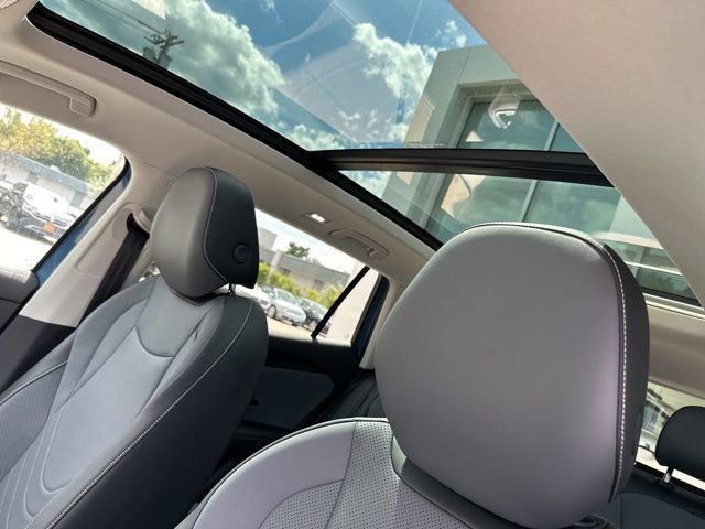 New 2025 Volkswagen Tiguan SE image 13