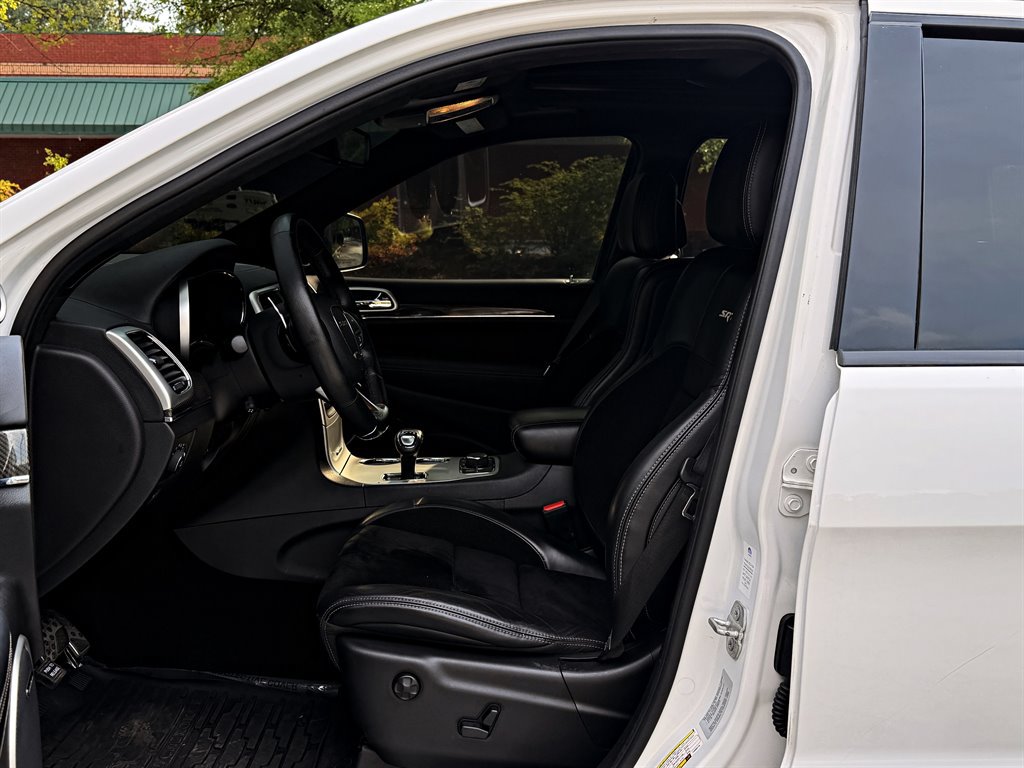 Used 2015 Jeep Grand Cherokee SRT AWD/4WD image 9