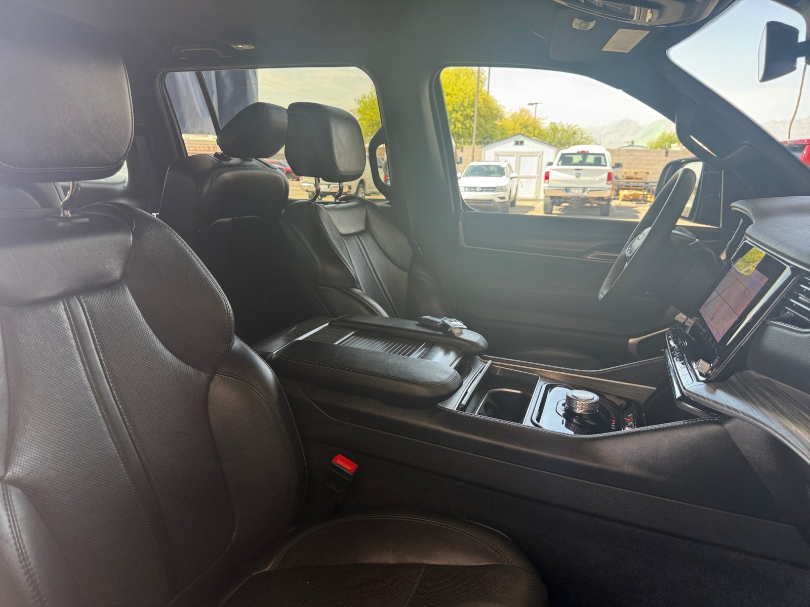 Used 2024 Jeep Wagoneer L Series II w/ Flexible Seating Group RWD image 29