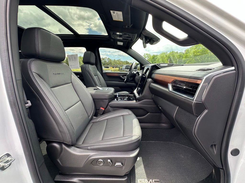 Used 2025 GMC Yukon Denali w/ Sun & Power Step Package AWD/4WD image 25
