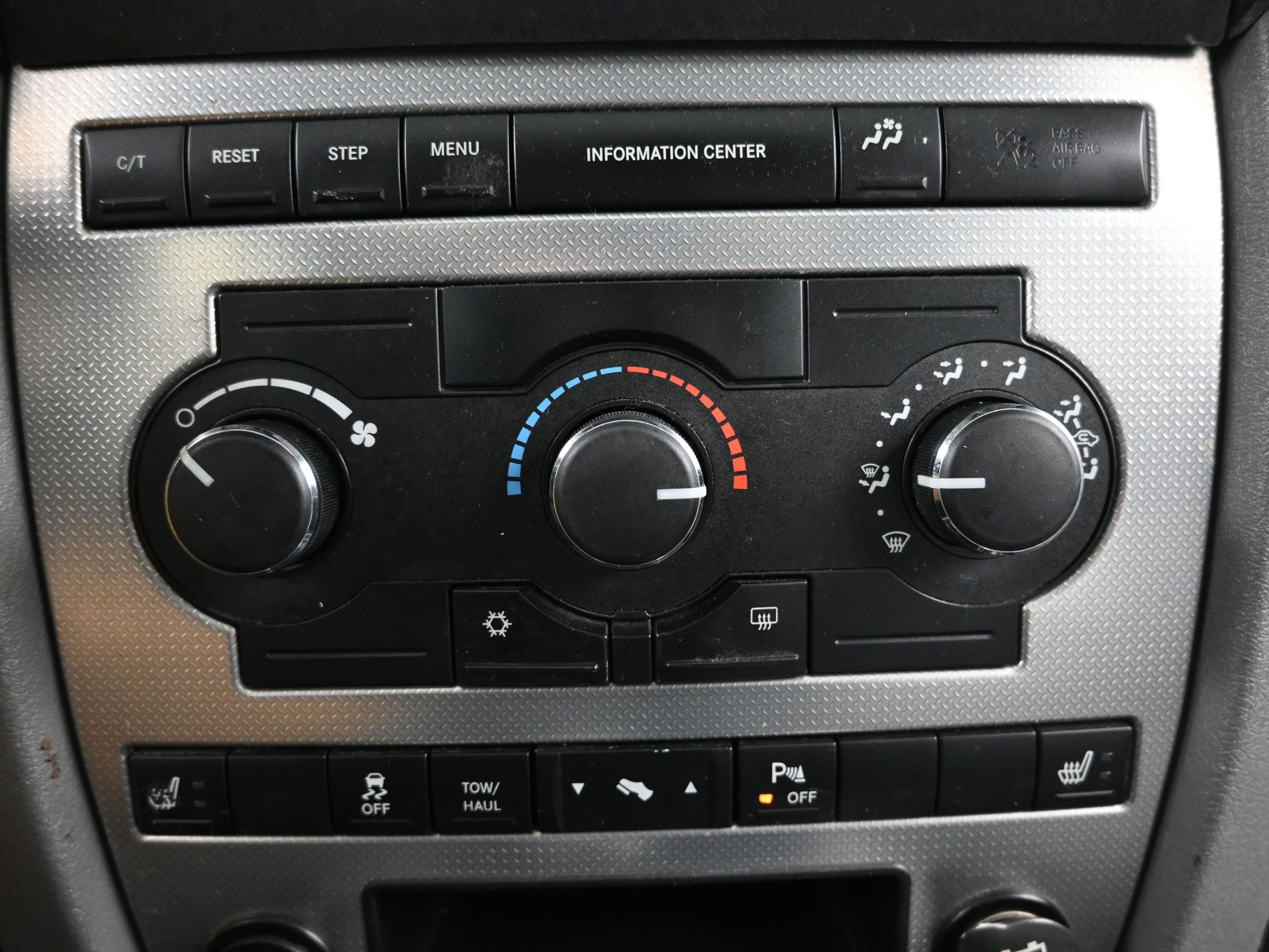 Used 2006 Jeep Commander 4WD image 15