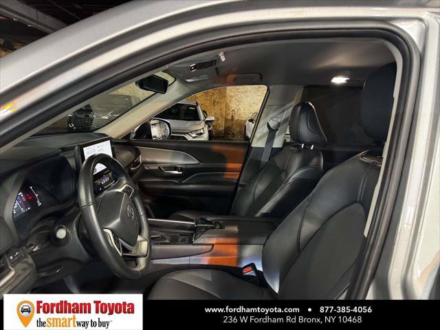 Certified 2025 Toyota Grand Highlander AWD image 18