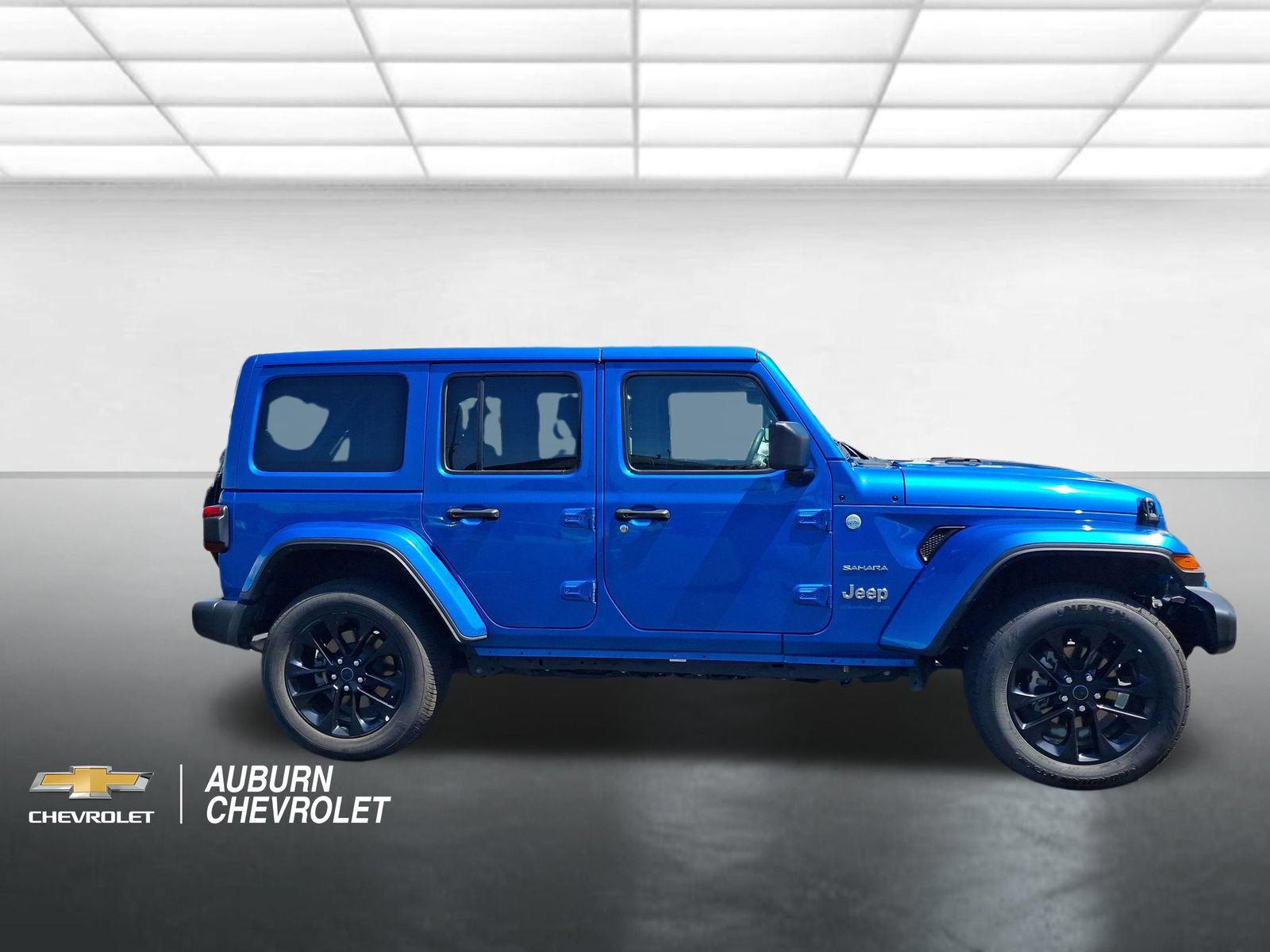 Used 2024 Jeep Wrangler Unlimited Sahara AWD/4WD image 2