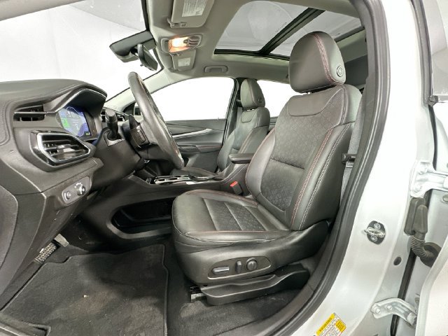 Used 2023 Chevrolet Bolt EUV Premier w/ Sun & Sound Package FWD image 4