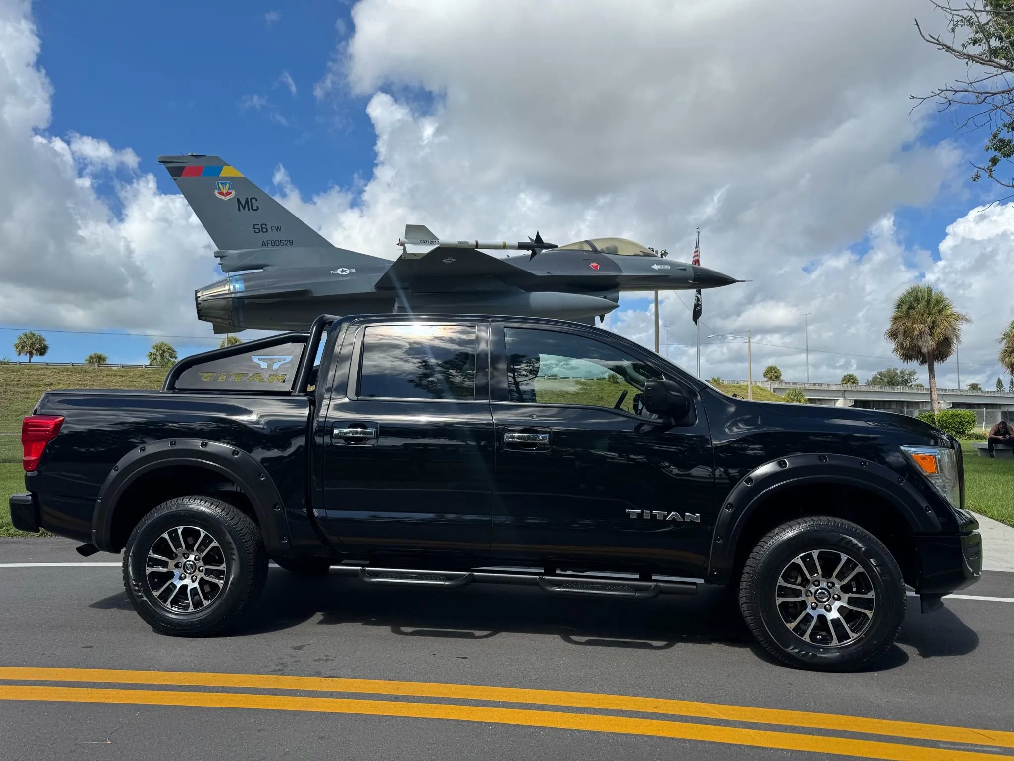 Used 2021 Nissan Titan SV w/ SV Convenience Package image 1