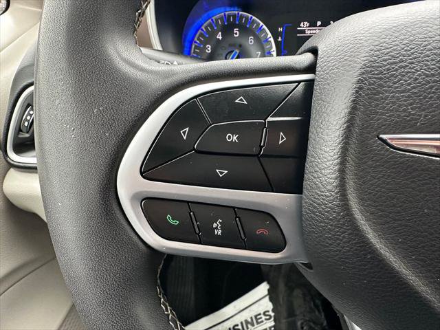 Certified 2022 Chrysler Voyager LX image 3