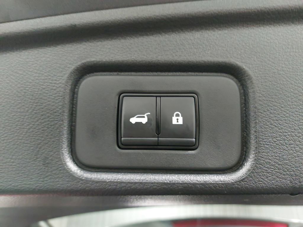 Used 2025 Nissan Pathfinder SV image 15