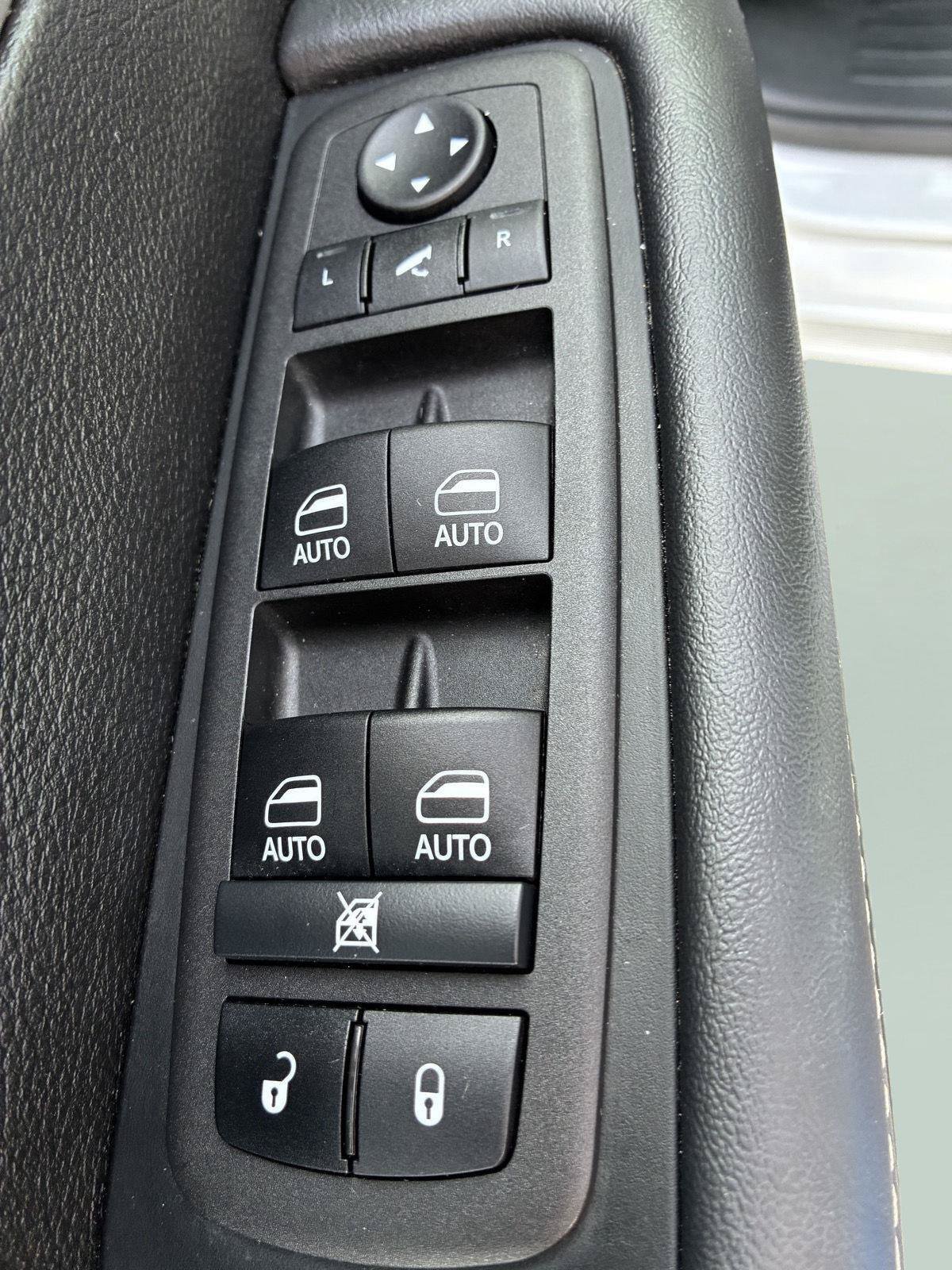 Used 2024 Chrysler Pacifica Premium FWD image 24
