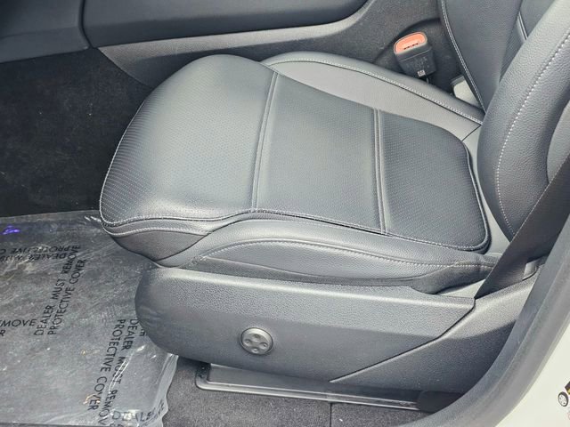 Used 2024 Mercedes-Benz GLC 300 4MATIC image 17