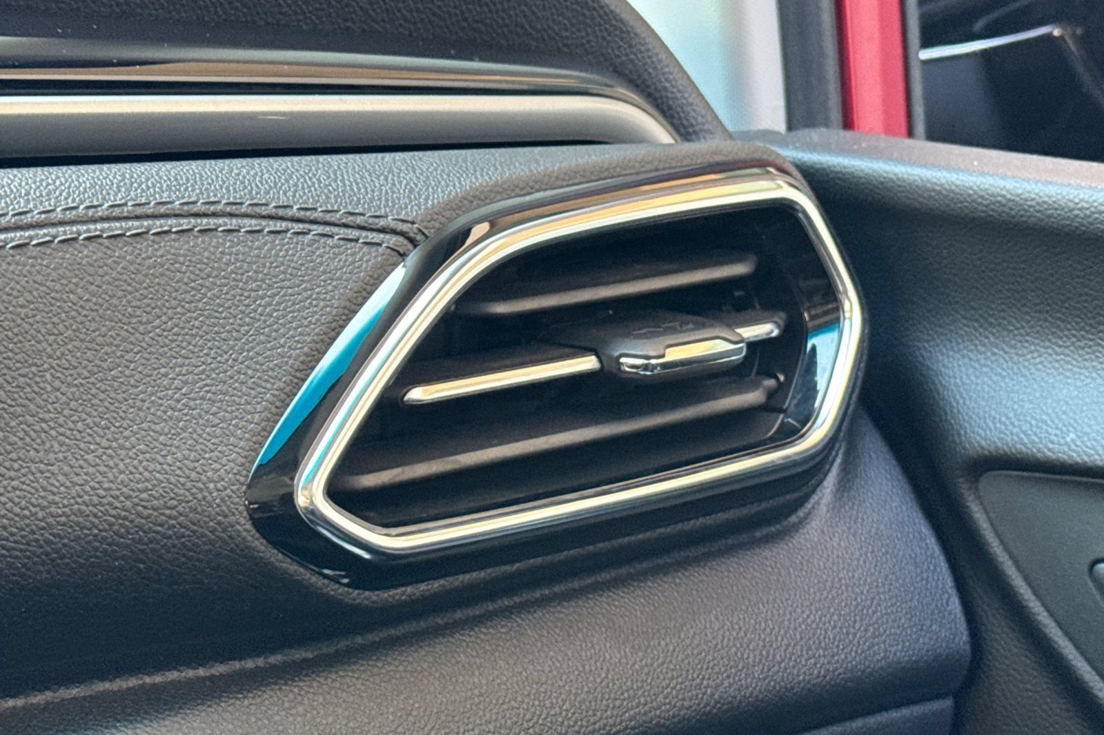 Used 2023 Chevrolet Bolt LT w/ Infotainment Package FWD image 29