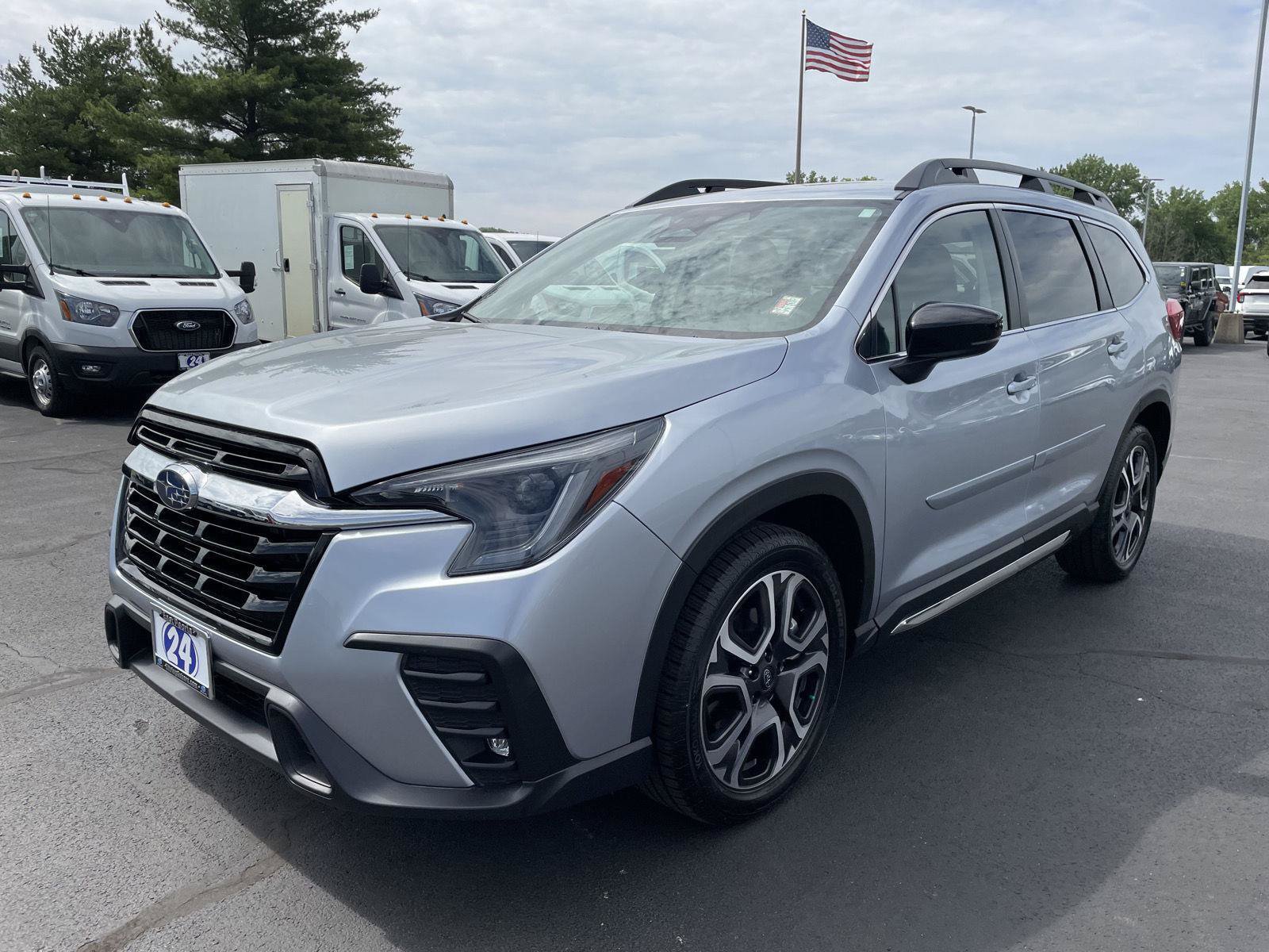 Used 2024 Subaru Ascent Limited AWD/4WD image 2