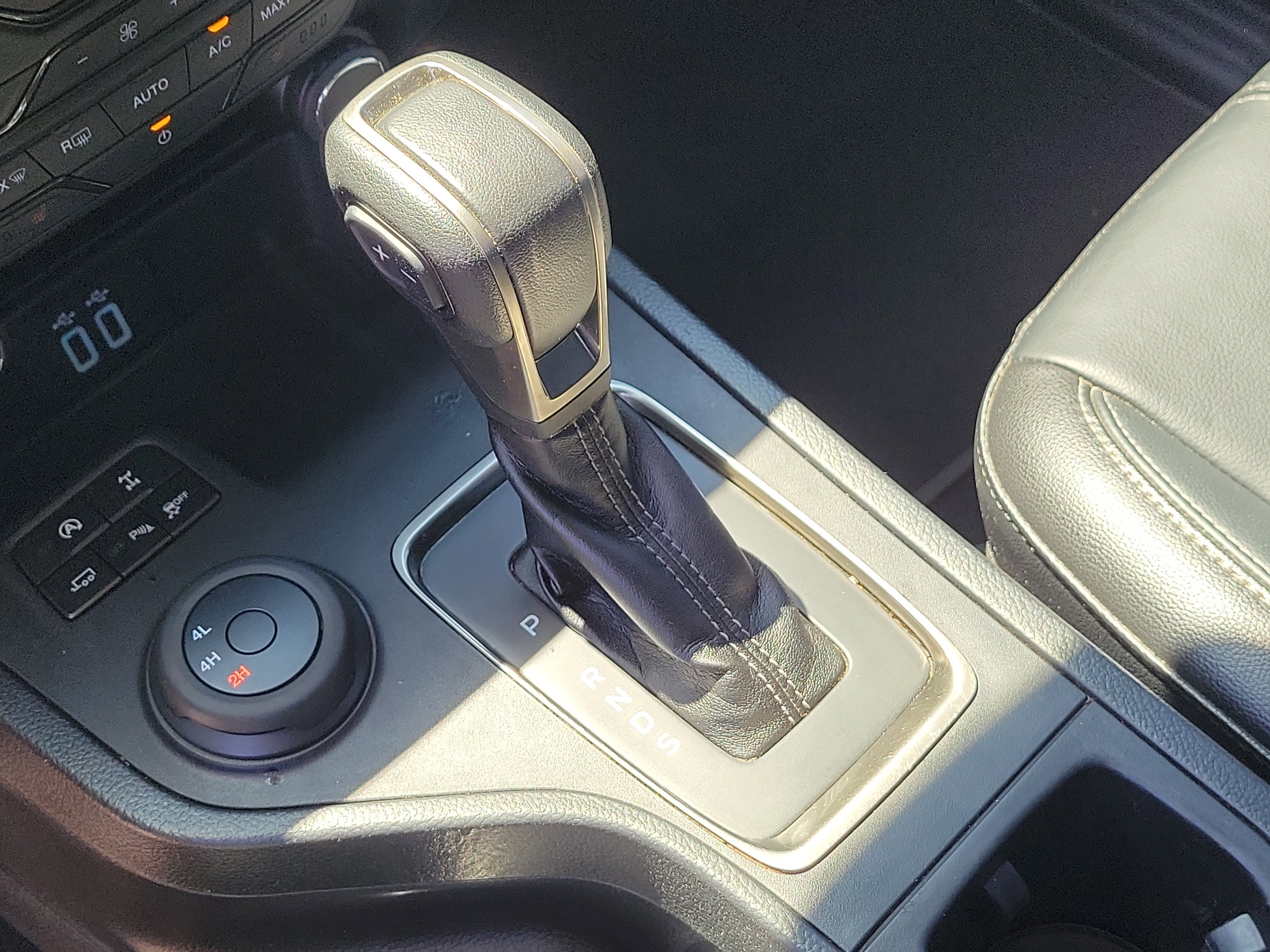 Used 2020 Ford Ranger Lariat w/ Equipment Group 501A Mid image 28