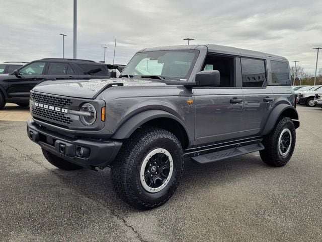 New 2025 Ford Bronco Badlands w/ Sasquatch Package AWD/4WD image 3