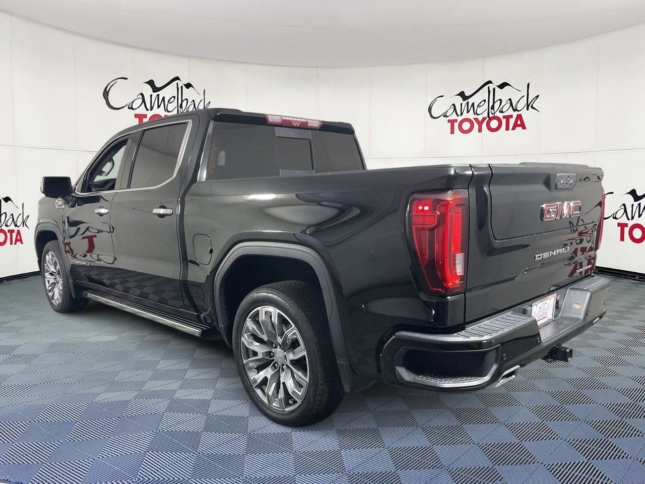 Used 2023 GMC Sierra 1500 Denali w/ Denali Reserve Package AWD/4WD image 5