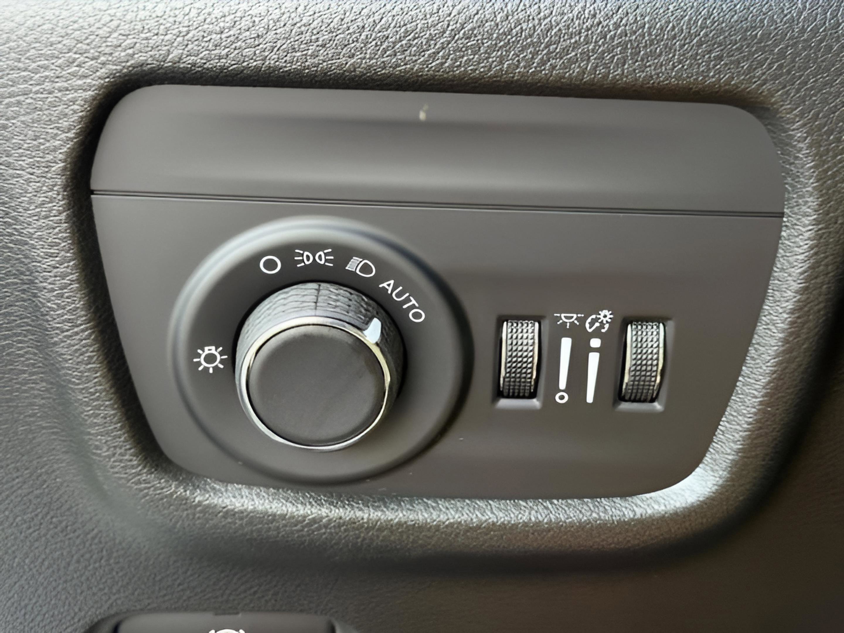 New 2025 Jeep Grand Cherokee L Laredo image 26