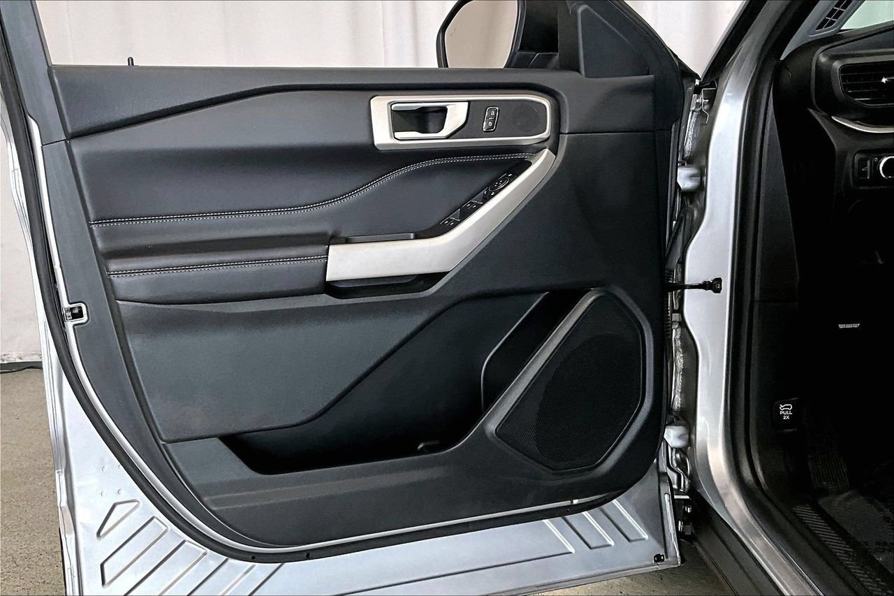 Certified 2023 Ford Explorer XLT RWD image 25