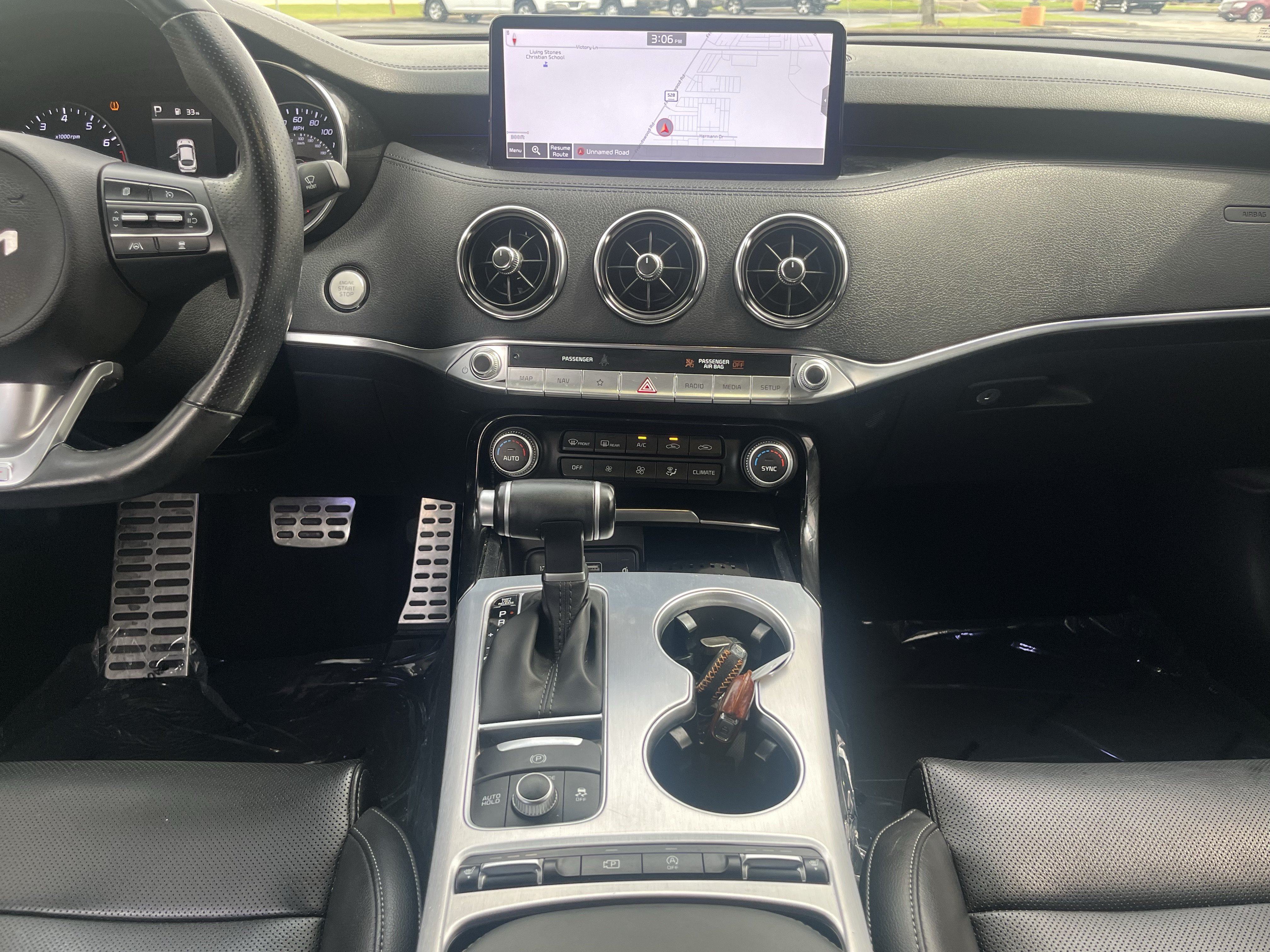 Used 2022 Kia Stinger GT1 RWD image 25