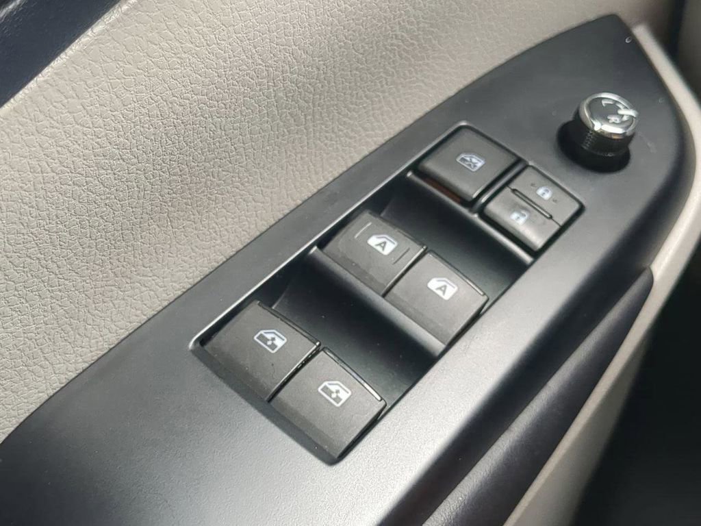 Used 2017 Toyota Highlander XLE FWD image 24