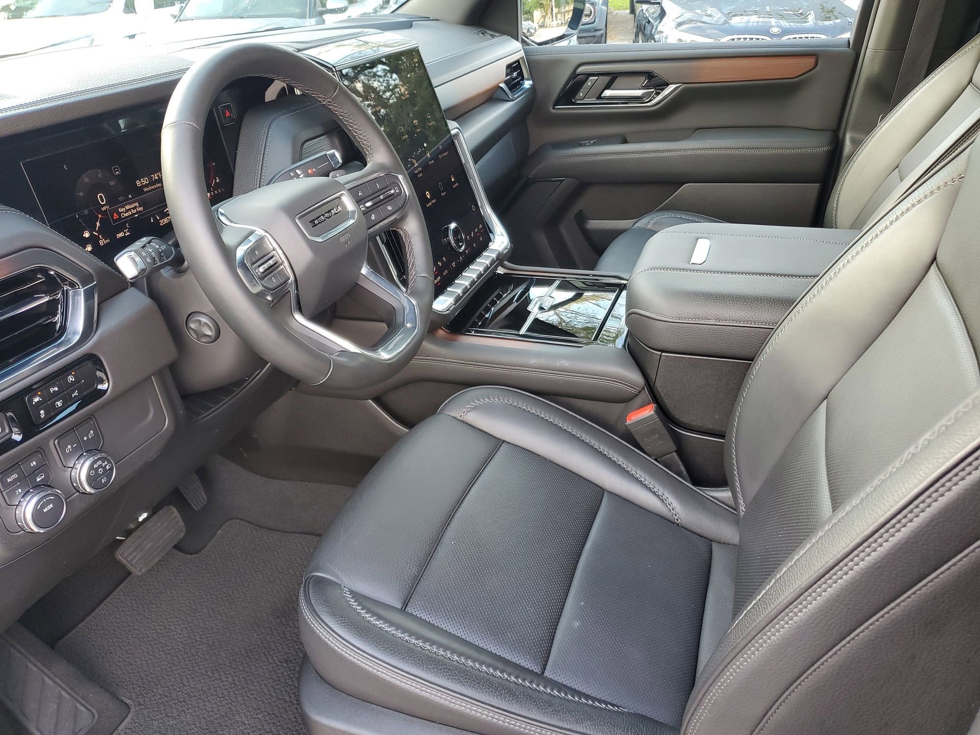 Used 2025 GMC Yukon XL Denali image 19