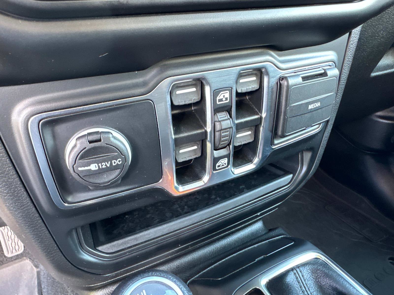Certified 2022 Jeep Gladiator Overland AWD/4WD image 25