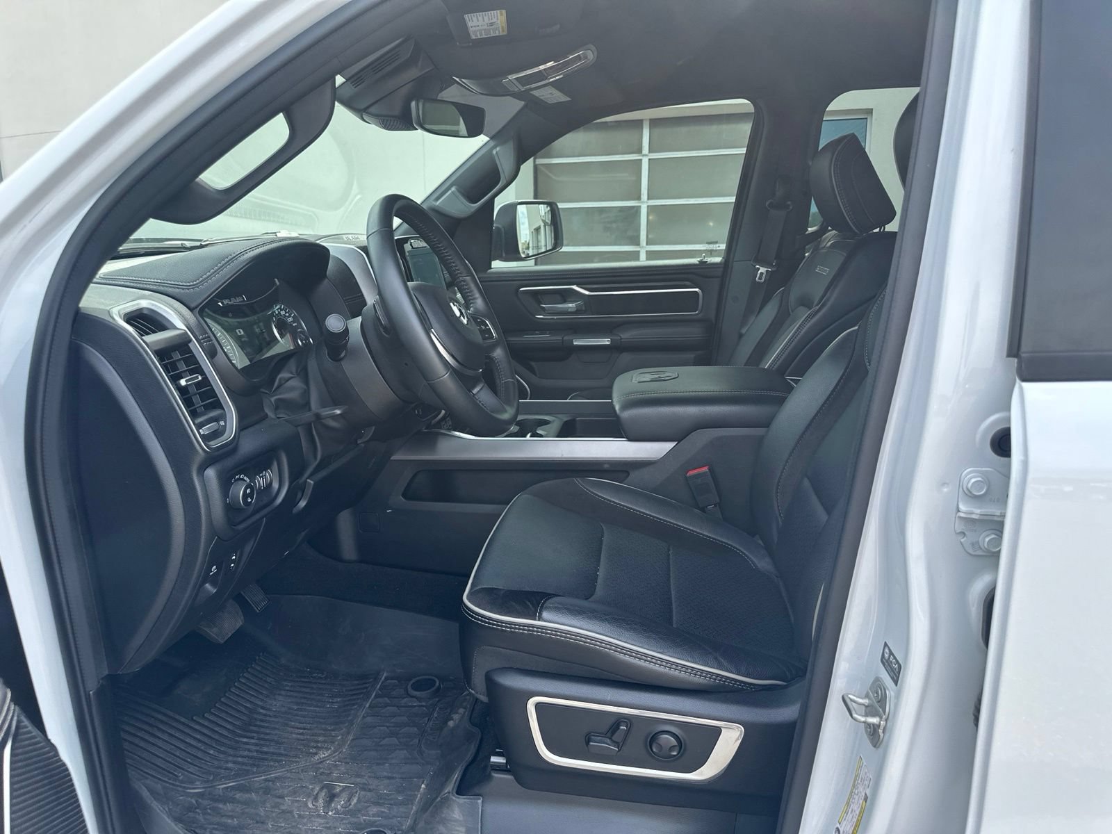 Used 2023 RAM 1500 Laramie AWD/4WD image 6
