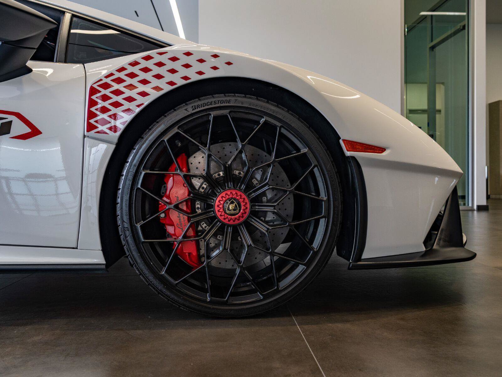 Used 2022 Lamborghini Huracan STO RWD image 29