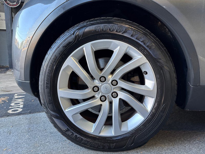 Used 2017 Land Rover Discovery HSE image 89