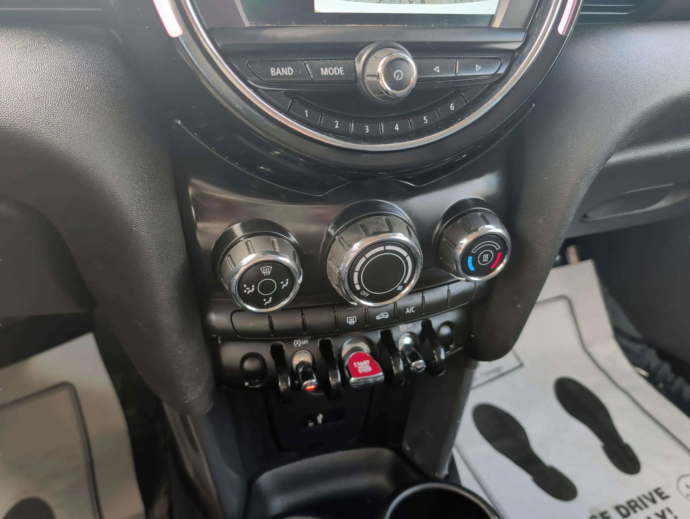 Used 2019 MINI Cooper 2-Door Hardtop FWD image 14