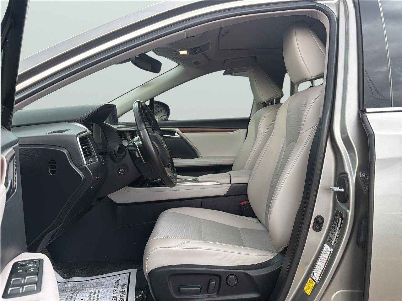 Used 2020 Lexus RX 350L Premium w/ Premium Package AWD/4WD image 12