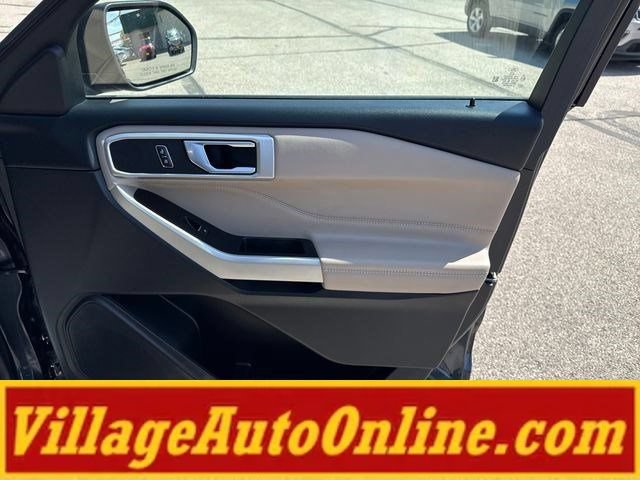 Used 2022 Ford Explorer XLT w/ Equipment Group 202A AWD/4WD image 42