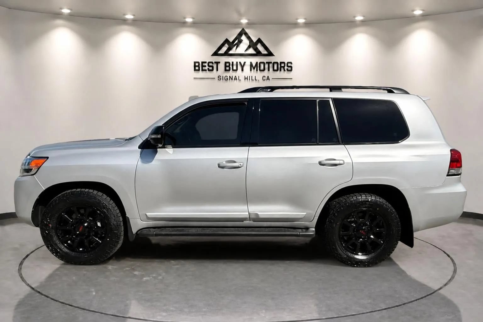 Used 2017 Toyota Land Cruiser AWD/4WD image 9