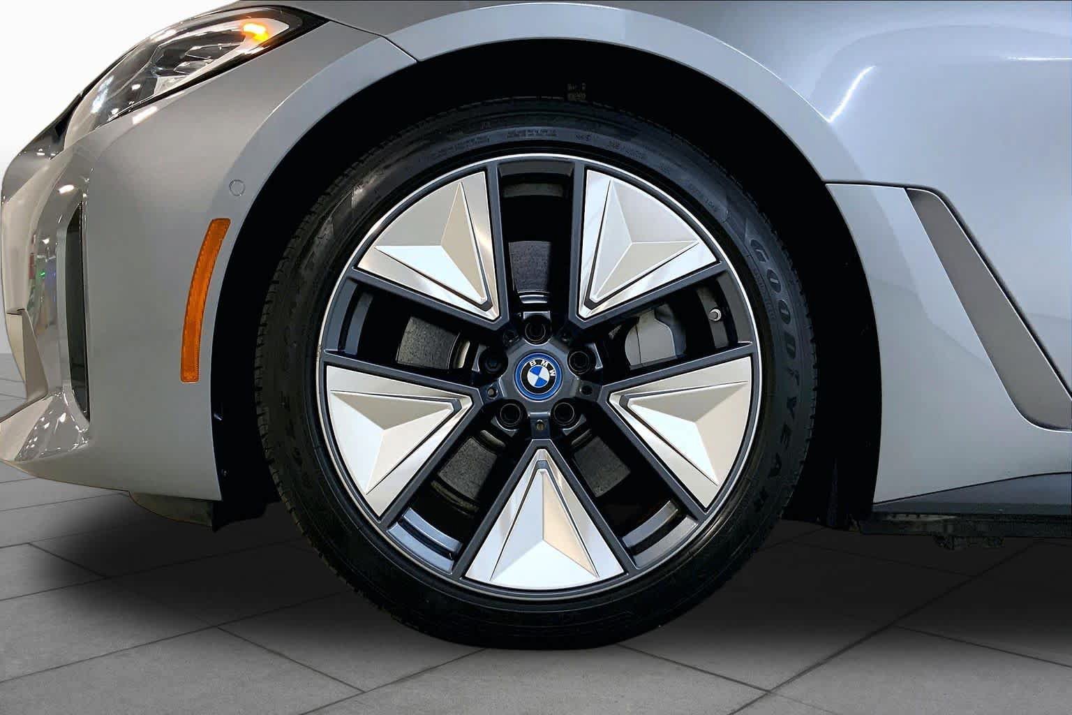 Used 2023 BMW i4 eDrive40 RWD image 10