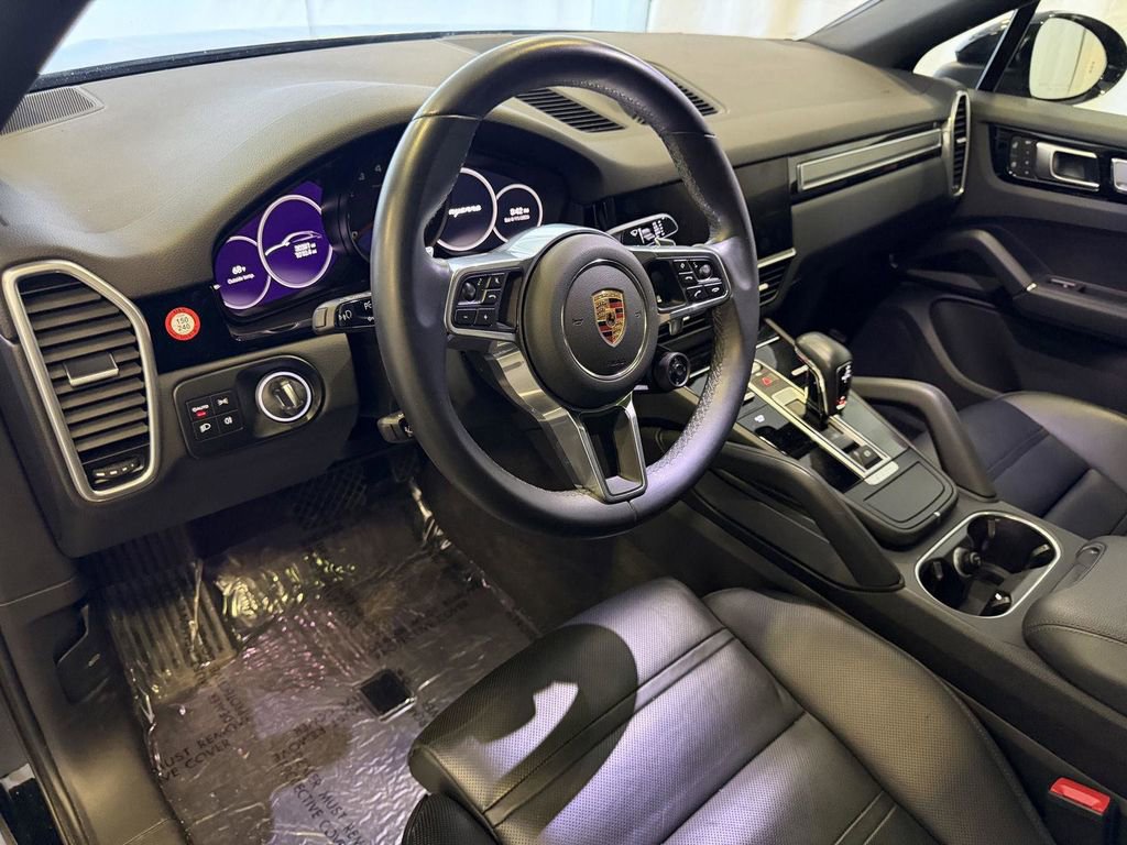 Used 2023 Porsche Cayenne Platinum Edition image 4