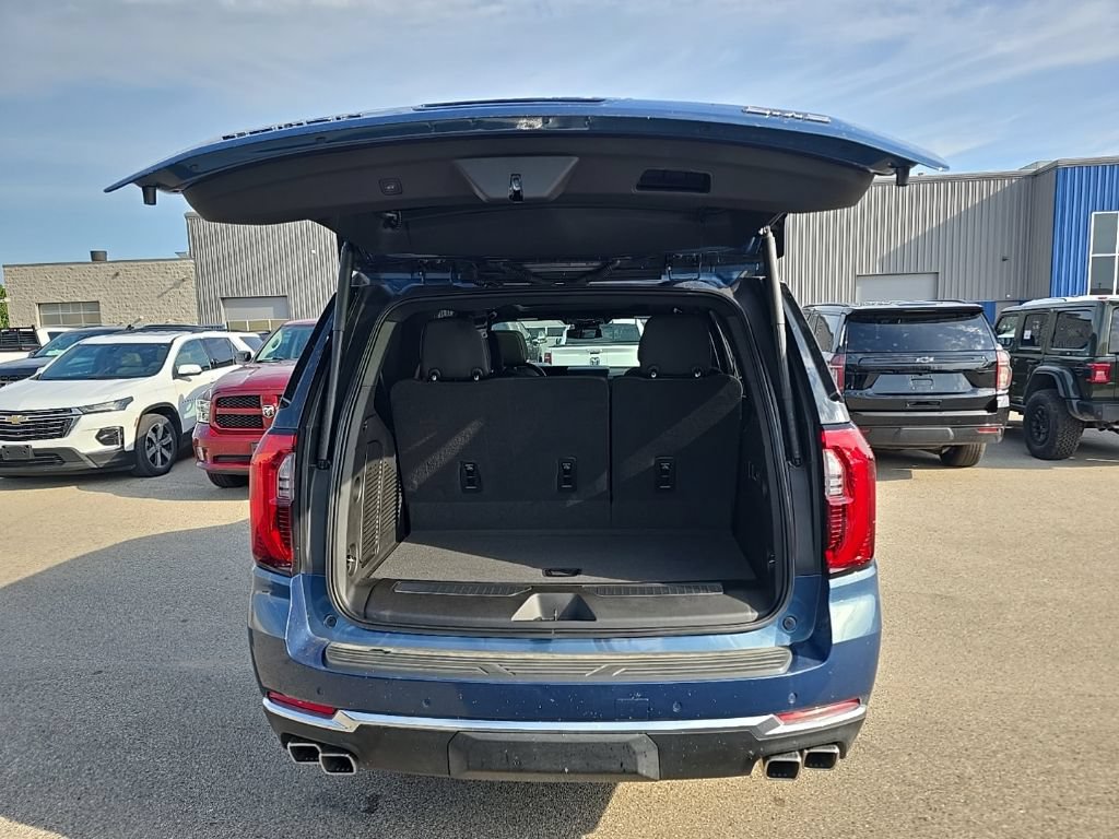 Used 2026 GMC Yukon Denali w/ Sun & Power Step Package AWD/4WD image 6