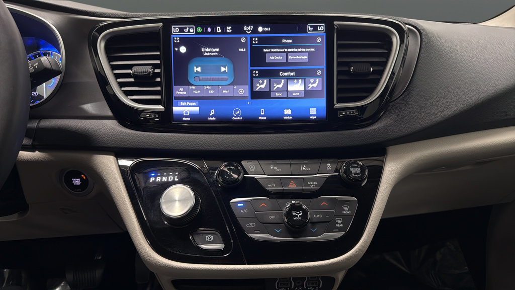 Used 2024 Chrysler Pacifica Touring-L FWD image 12