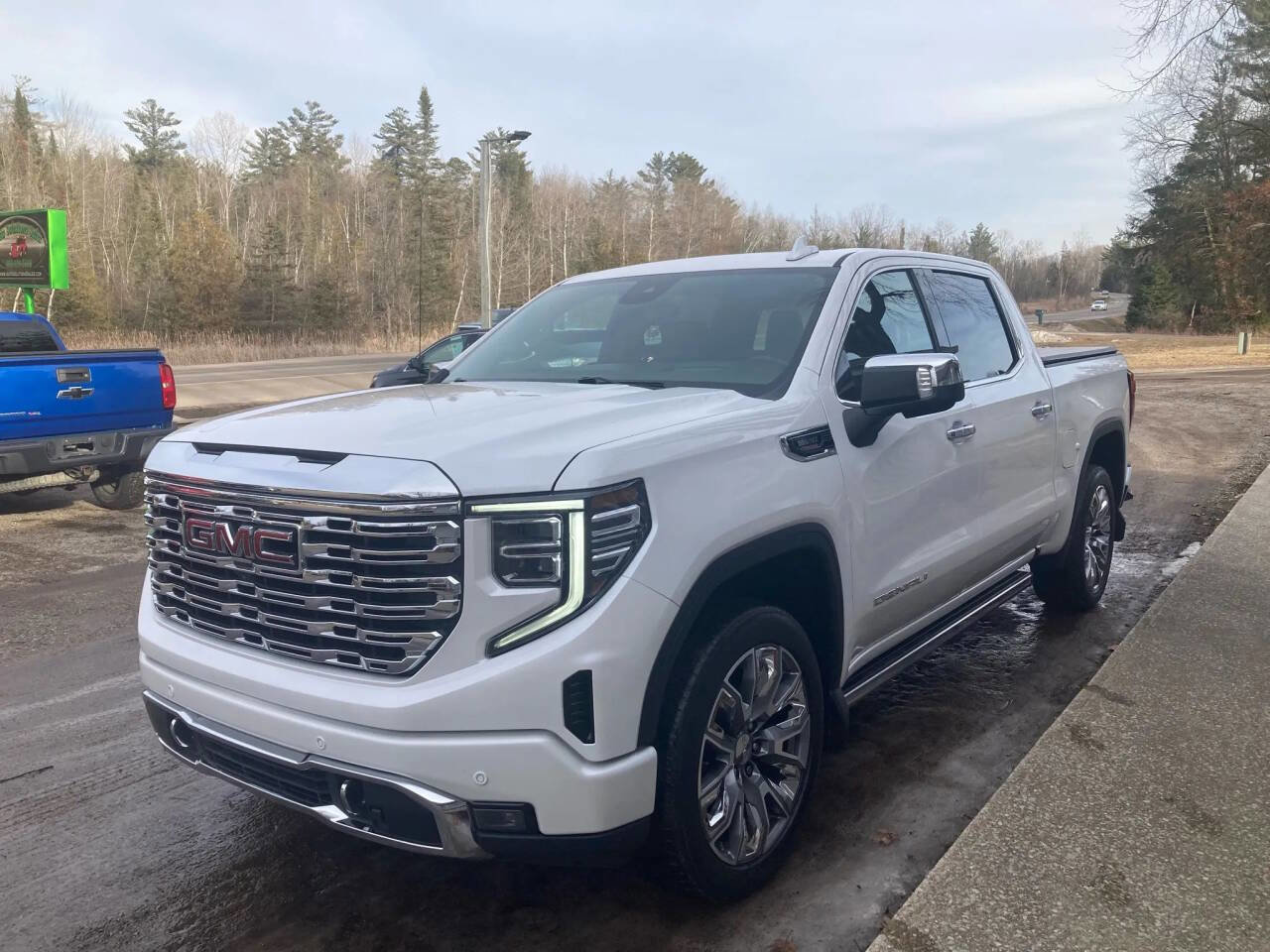 Used 2023 GMC Sierra 1500 Denali w/ Denali Reserve Package AWD/4WD image 4