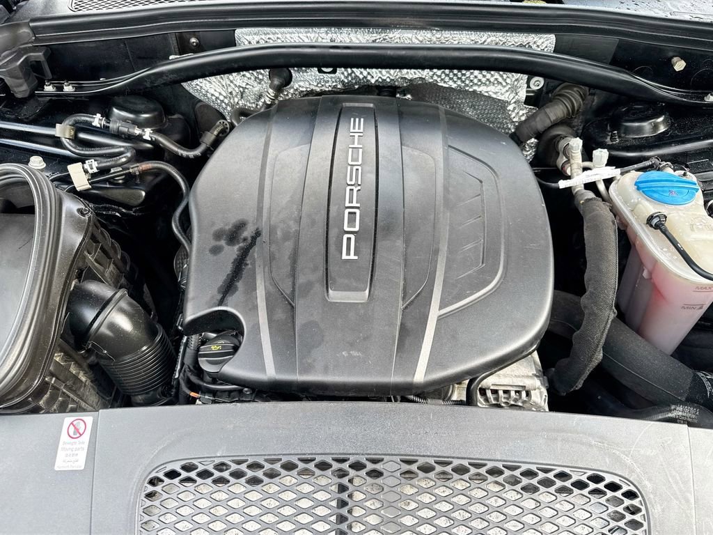 Used 2018 Porsche Macan AWD/4WD image 29