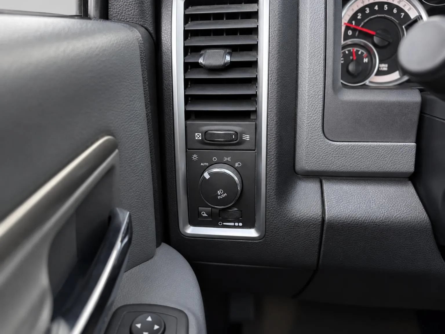 Used 2014 RAM 1500 Big Horn AWD/4WD image 35