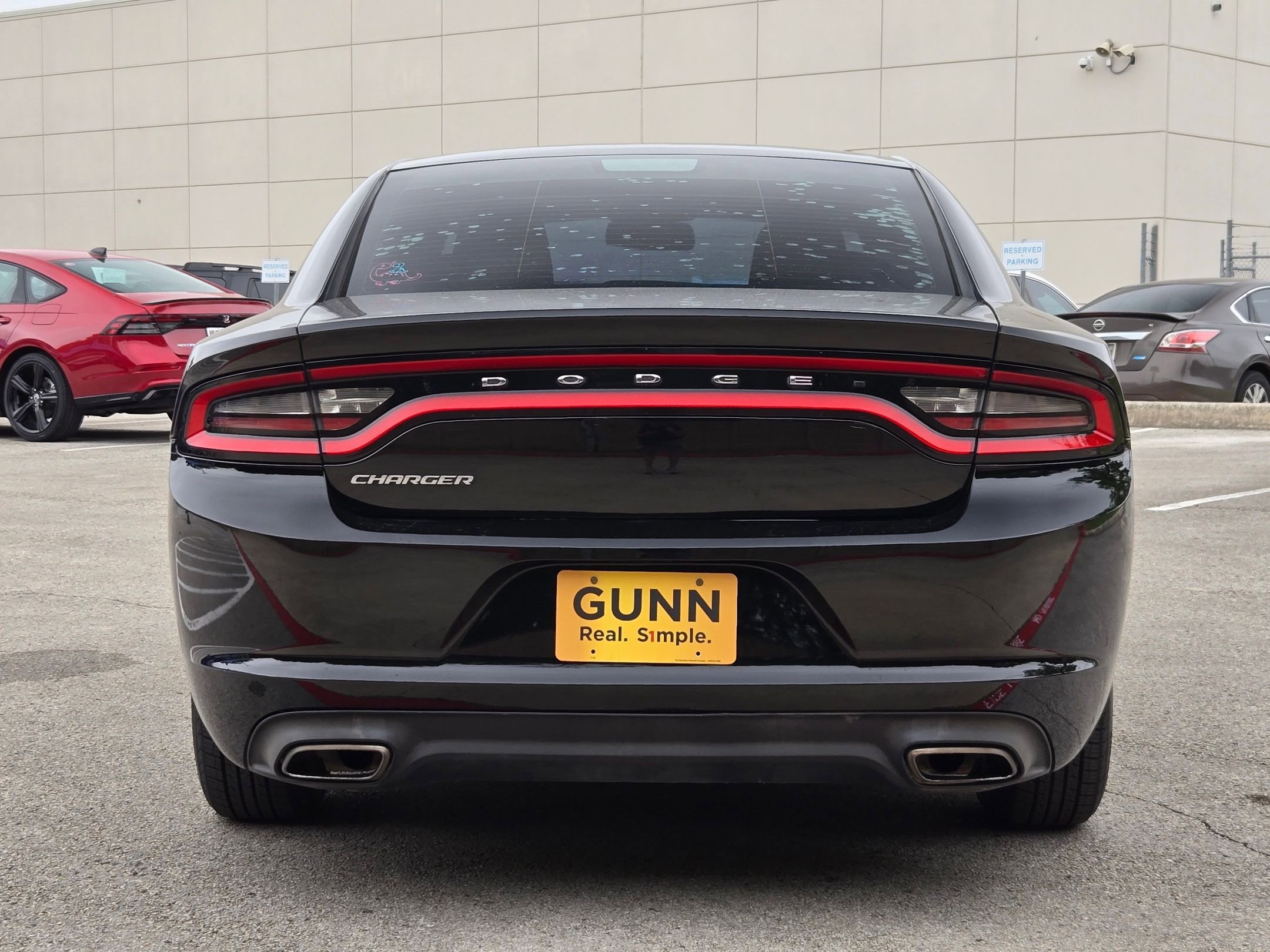 Used 2016 Dodge Charger SE RWD image 4